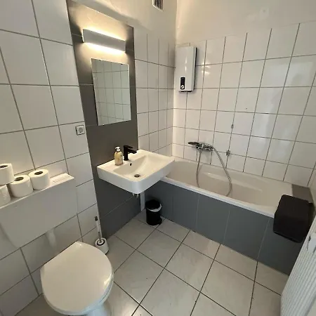 Monteurswohnung - - 6 Personen *