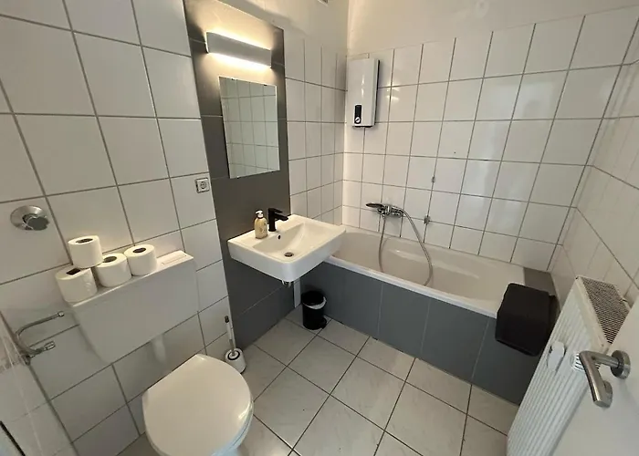 Monteurswohnung - - 6 Personen *