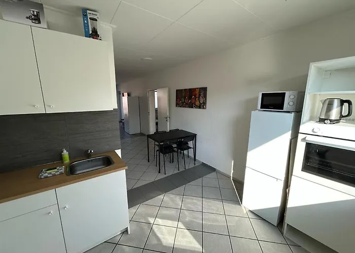 Monteurswohnung - - 6 Personen Appartement